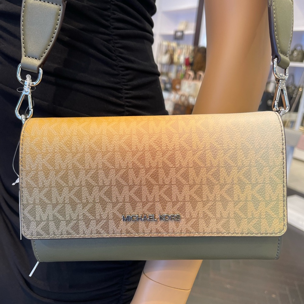 MICHAEL KORS Jet Set Large Ombré Signature Logo Crossbody Bag
Olive Multi 
NWT - Picture 2 of 16